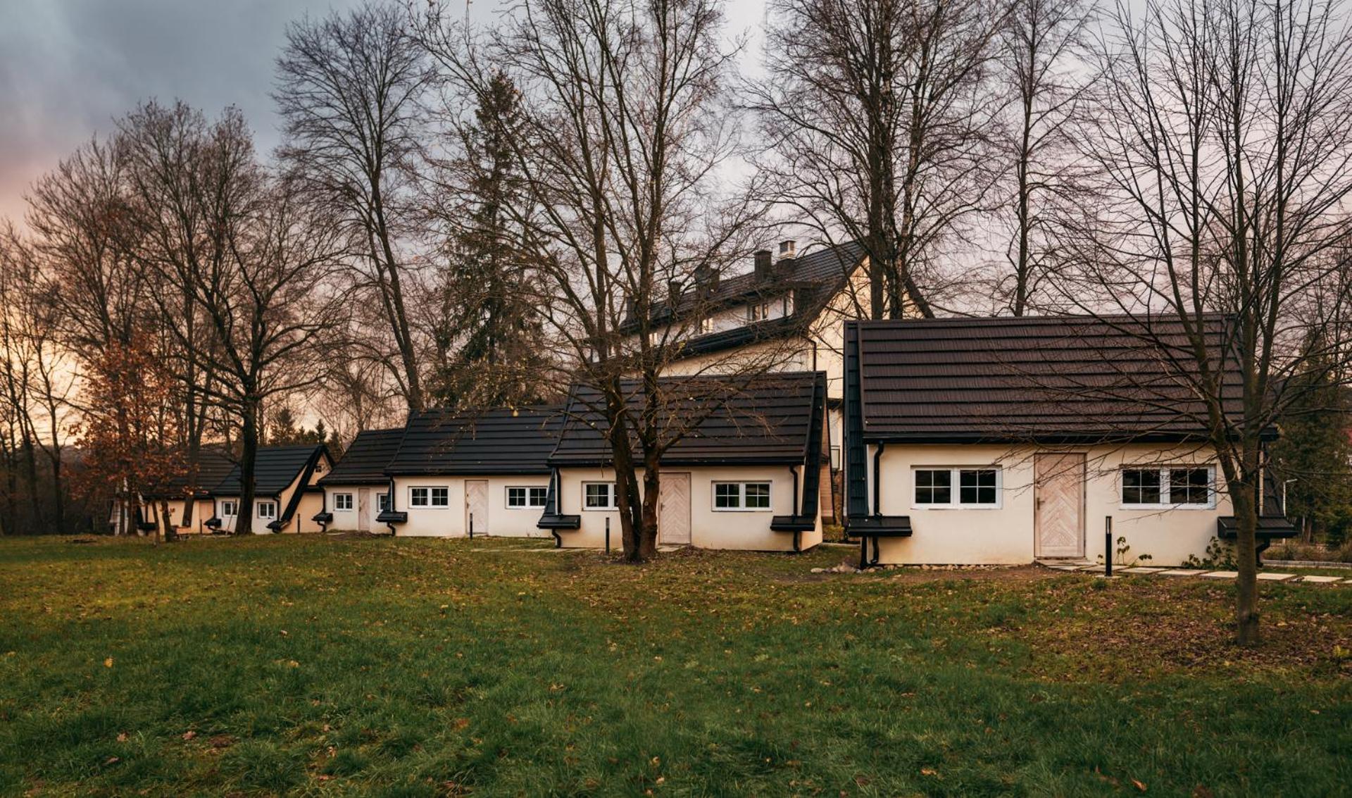 Country Club Zywiec Hotel I Domki Caloroczne Exterior photo